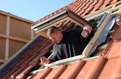 Pose de fenêtres de toit Velux à Feneu